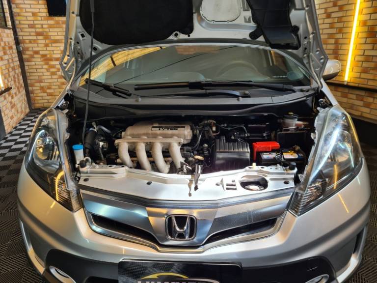HONDA - FIT - 2013/2013 - Prata - R$ 58.900,00