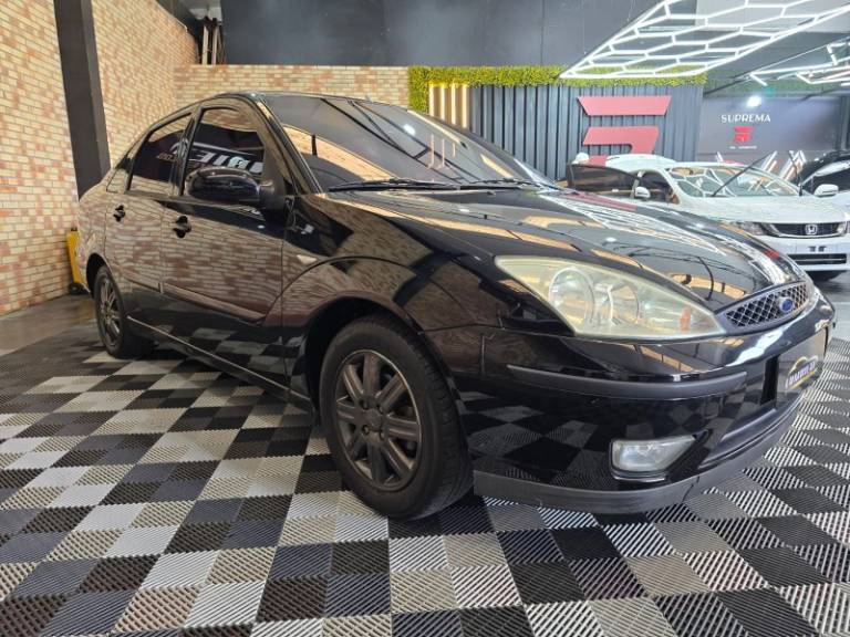 FORD - FOCUS - 2004/2004 - Preta - R$ 23.900,00