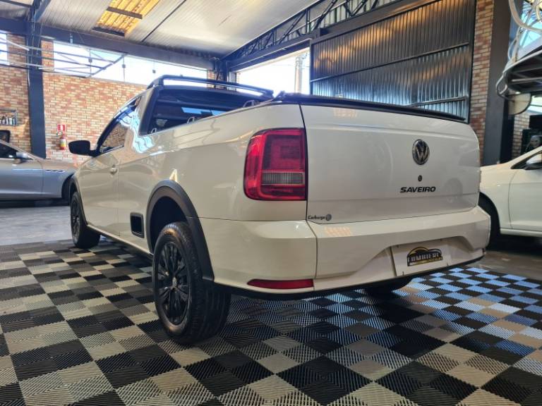 VOLKSWAGEN - SAVEIRO - 2020/2021 - Preta - R$ 67.900,00