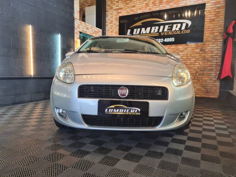 FIAT - PUNTO - 2011/2012 - Prata - R$ 37.900,00