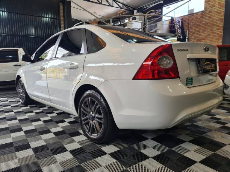 FORD - FOCUS - 2013/2013 - Branca - R$ 44.500,00