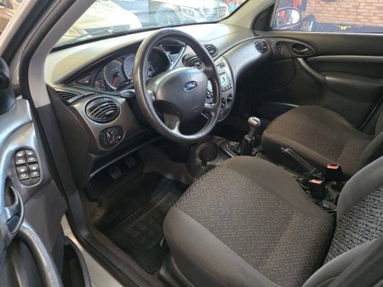 FORD - FOCUS - 2008/2008 - Prata - R$ 31.900,00