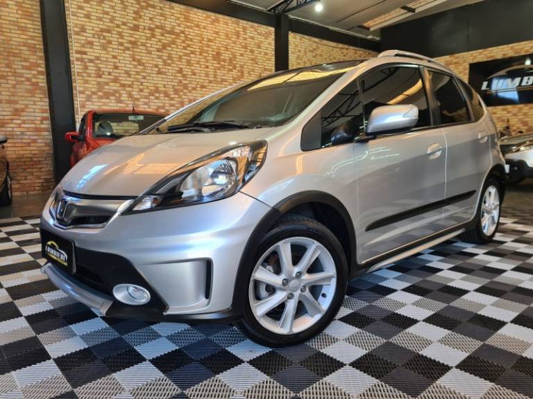 HONDA - FIT - 2013/2013 - Prata - R$ 58.900,00