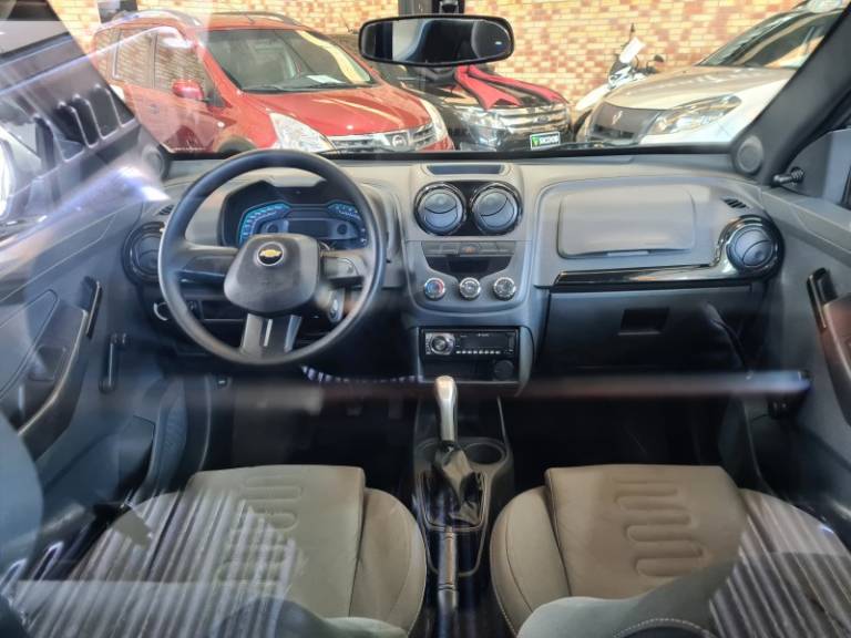 CHEVROLET - MONTANA - 2011/2012 - Prata - R$ 41.900,00