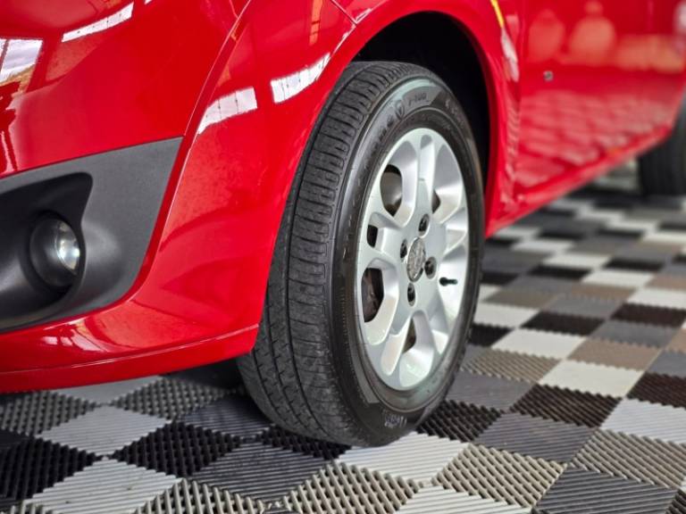 FORD - FIESTA - 2013/2014 - Vermelha - R$ 42.900,00