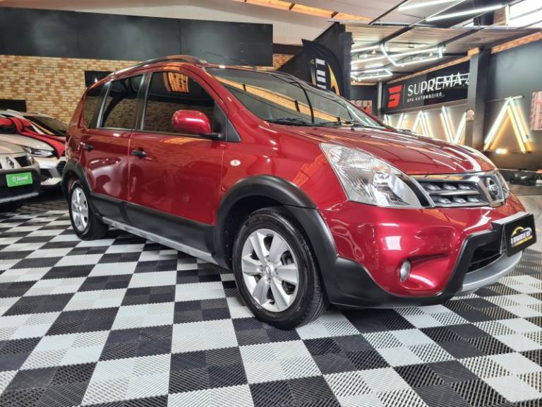 NISSAN - LIVINA - 2011/2012 - Vermelha - R$ 41.900,00