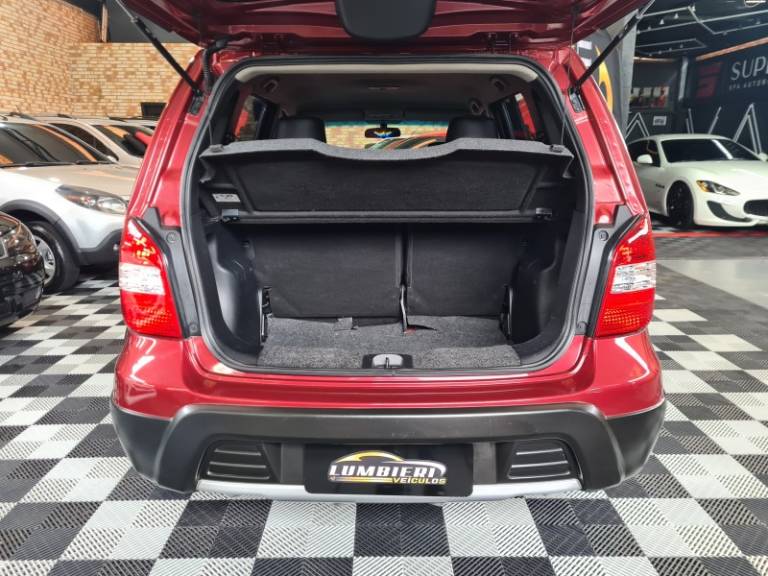 NISSAN - LIVINA - 2011/2012 - Vermelha - R$ 38.900,00