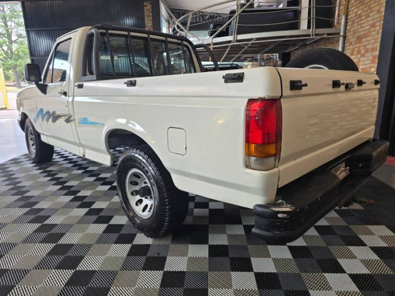 FORD - F-1000 - 1992/1993 - Branca - R$ 59.900,00
